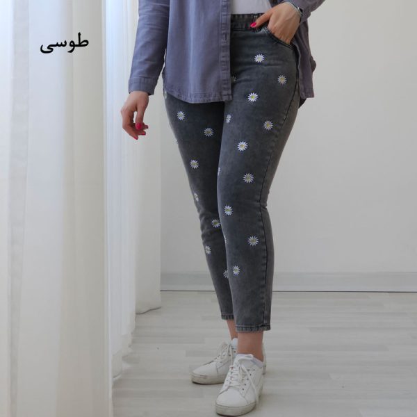 شلوار جین مام فیت گلدوزی بابونه