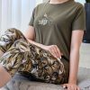 ست راحتی تیشرت و شلوارک زنانه طرح برگ